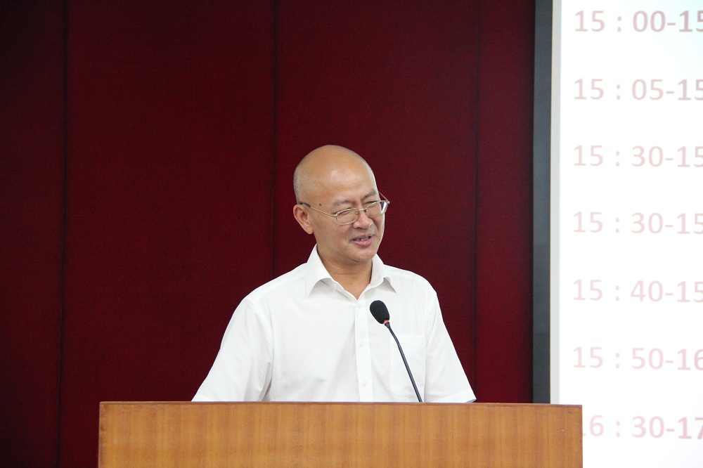 工会主席何兴强教授发言