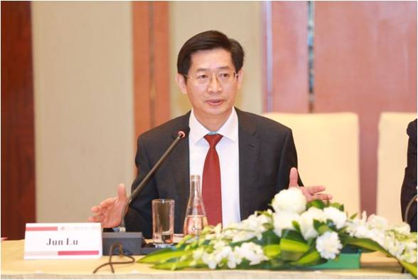 院长陆军教授发言