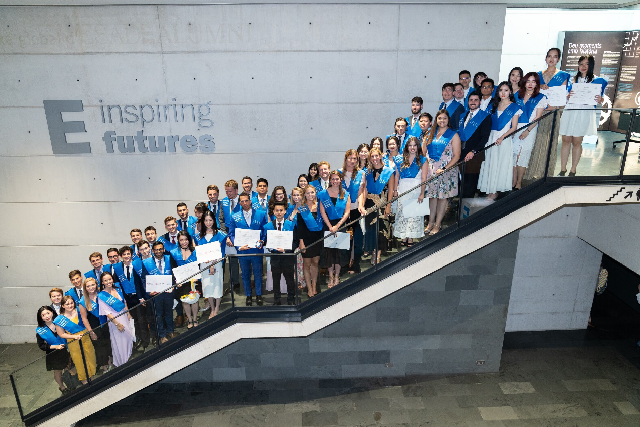 项目学生在西班牙ESADE商学院的毕业合照