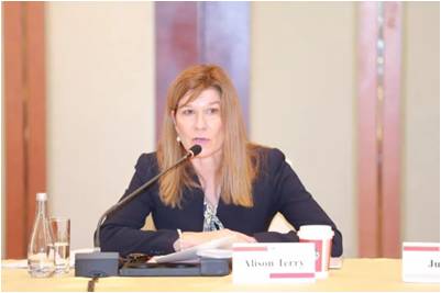 澳大利亚福蒂斯丘矿业公司(FMG)事务总监Alison Terry女士发言