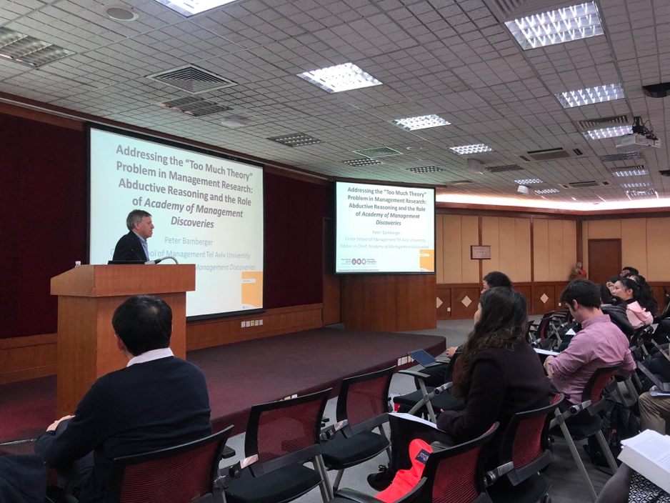  Peter Bamberger教授为参会学者们作AMD杂志专题报告