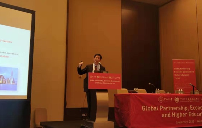 岭南学院院长陆军教授发表主旨演讲