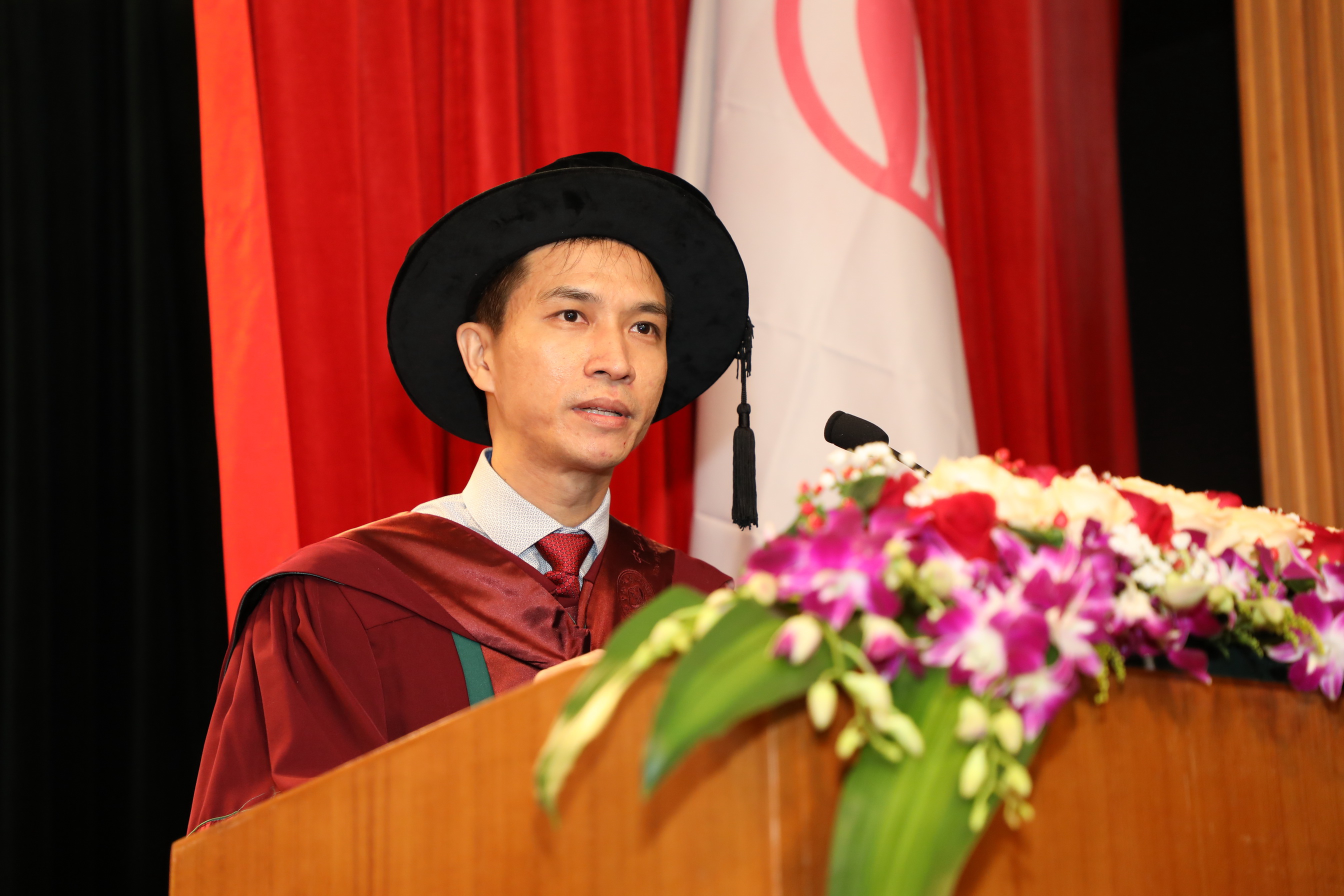 杨子晖教授作为导师代表发言