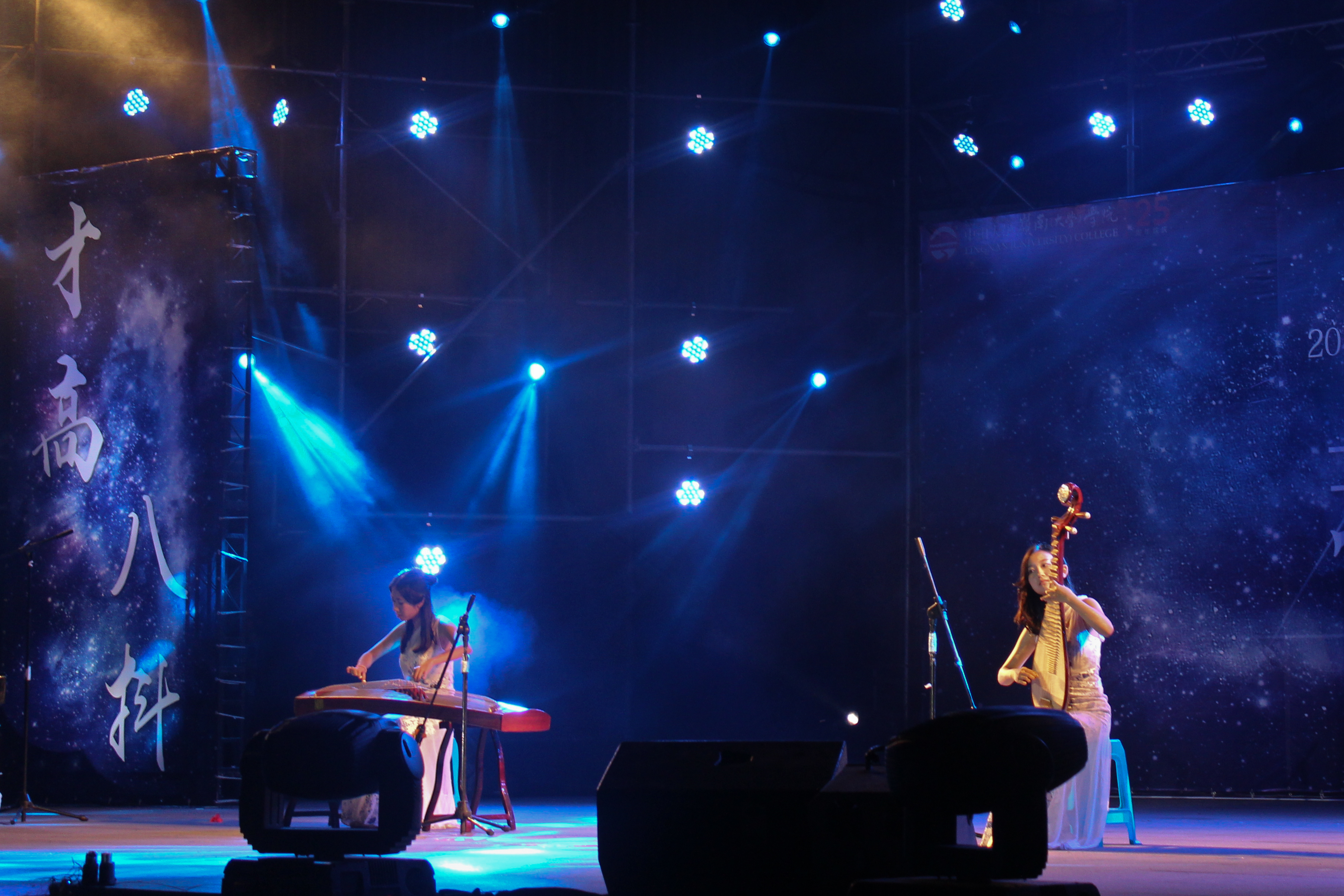 “璀璨星抖”2014级本科生迎新晚会举行