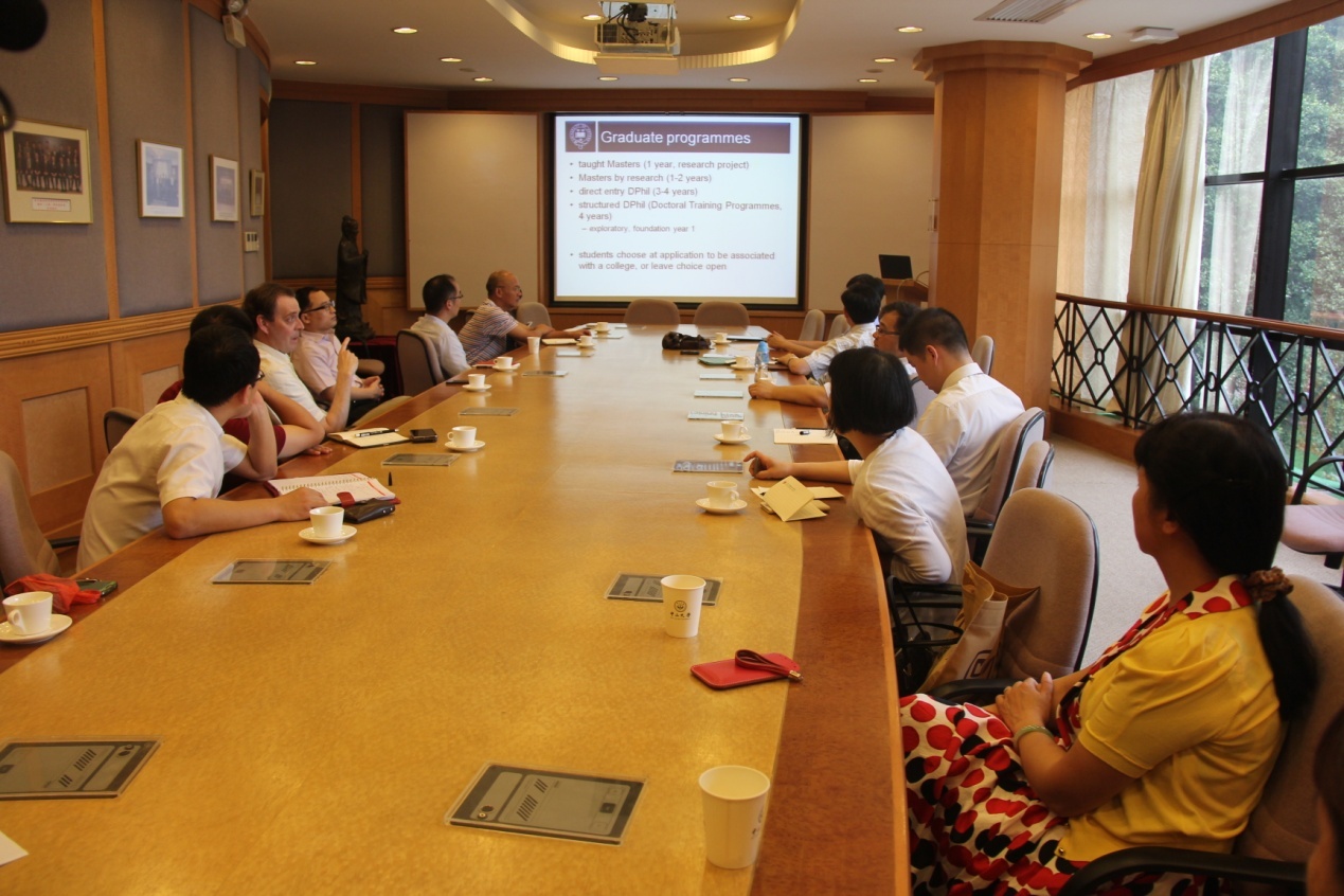 牛津大学St Edmmund书院资深导师Robert Wilkins教授来我院做“书院在教育中的作用”讲座