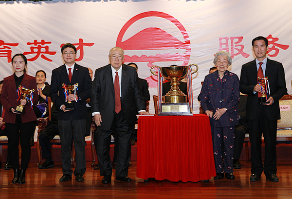 我院隆重举行2016年董事会教育奖励金暨企业奖学金、岭南奖助金颁奖典礼