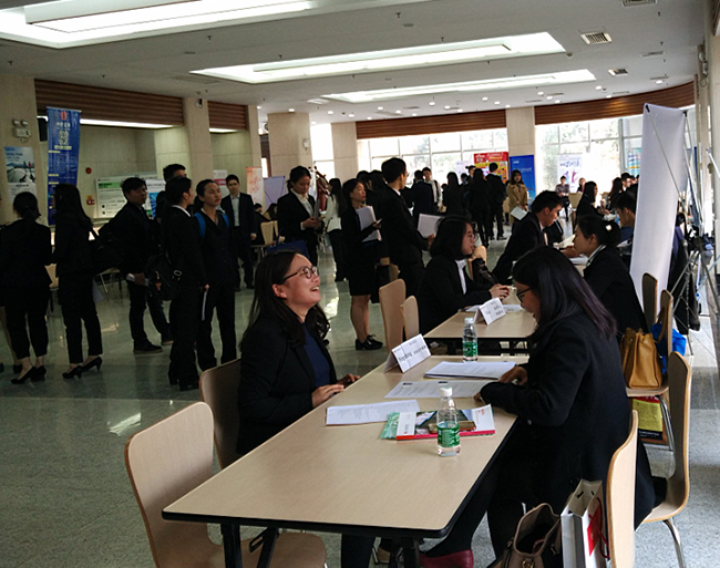 招聘会现场